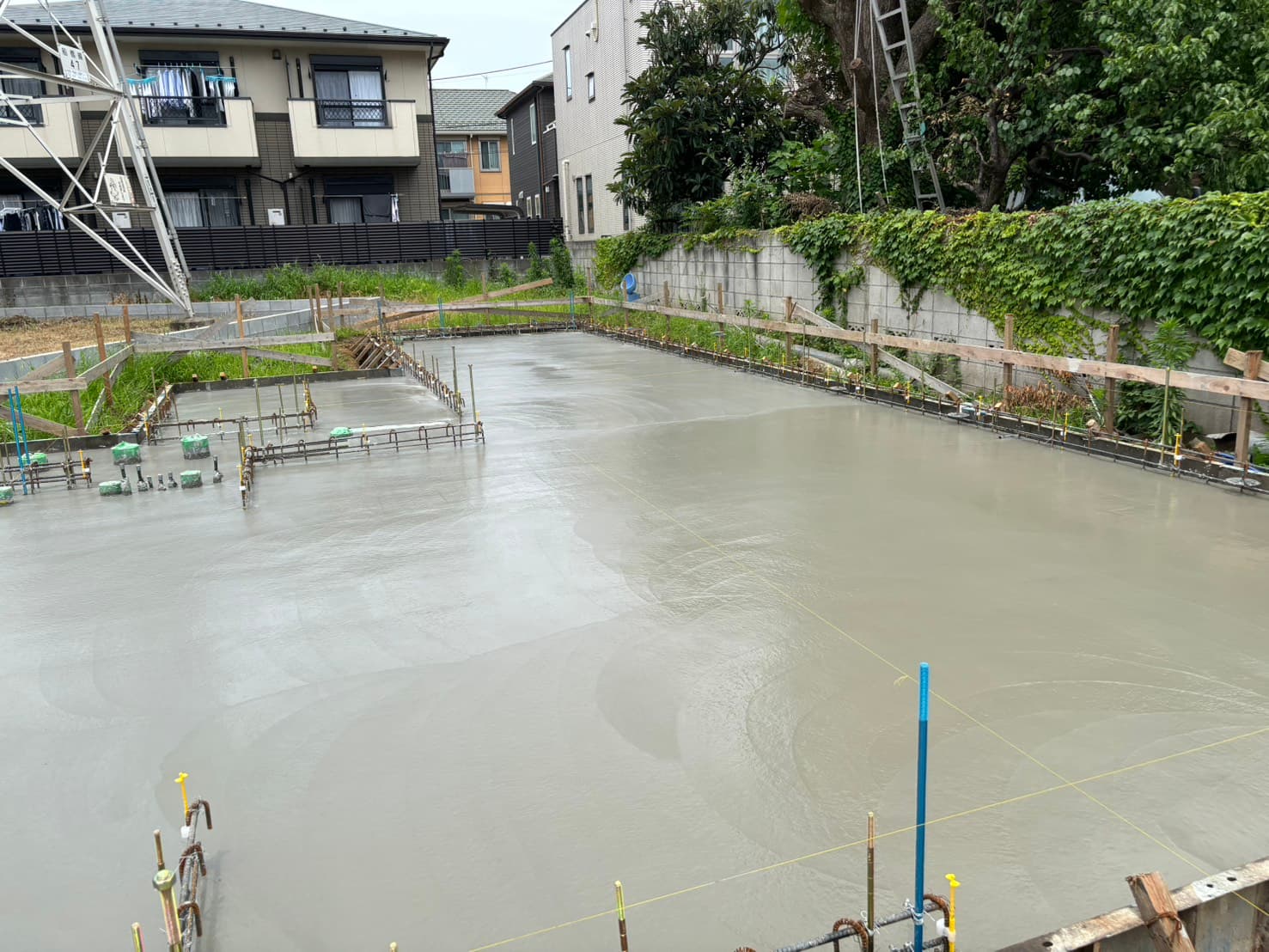 スラブコンクリート打設直後の様子